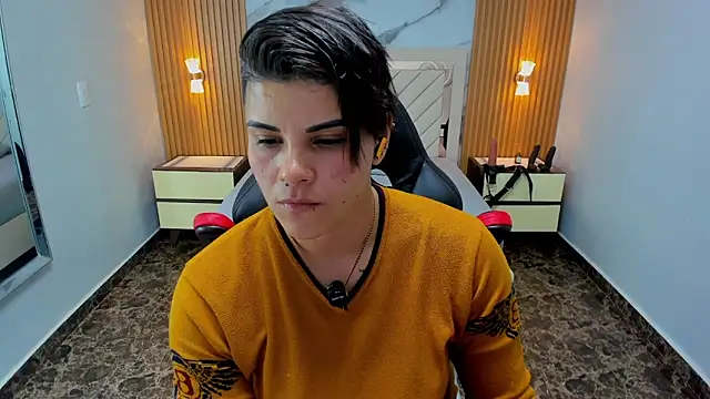 KAROLLJONES1 online show from March 13, 2026, 7:31 pm