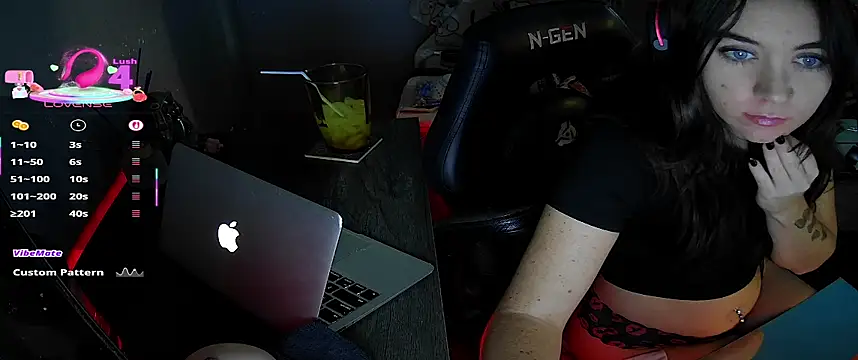 goddessmissmia online show from September 20, 2025, 6:09 pm