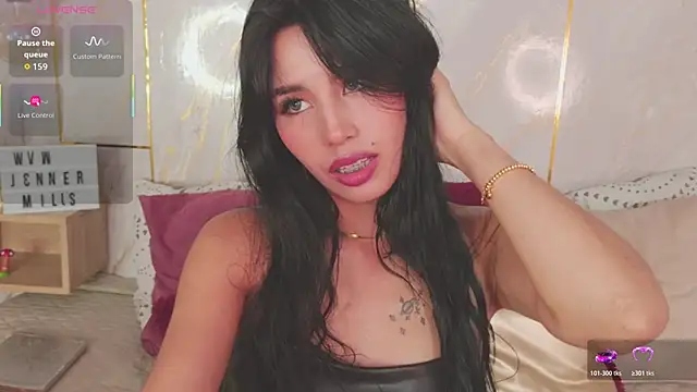 Miss Charlottet online show from April 1, 2026, 9:45 pm