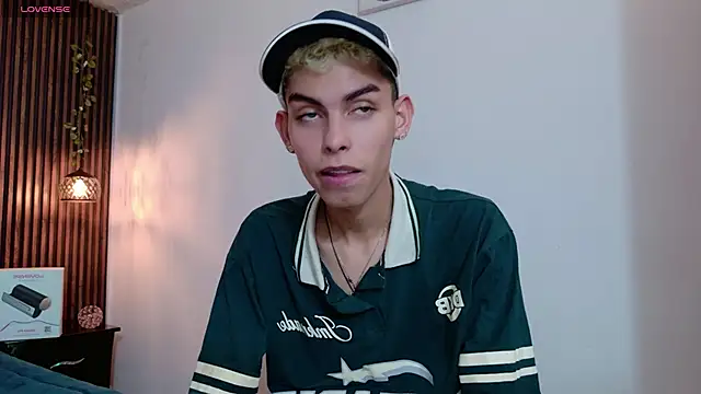 Room 69x online show from February 25, 2026, 2:16 pm