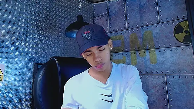 AlanCutee online show from September 24, 2025, 11:24 am