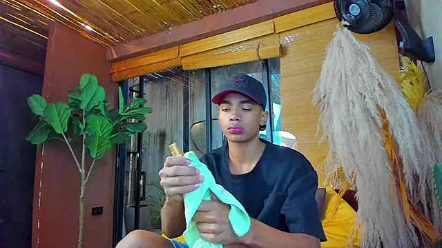 AlanCutee online show from November 30, 2025, 12:42 pm