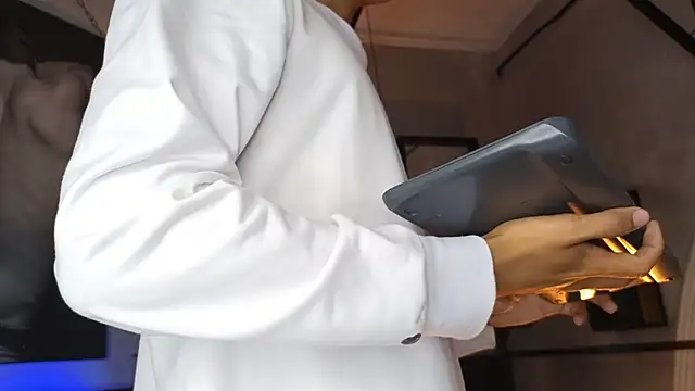 AlanCutee online show from March 3, 2026, 11:27 am