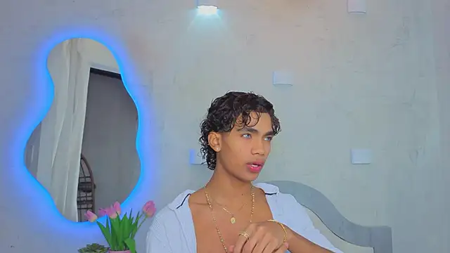AlanCutee online show from May 25, 2026, 3:56 am