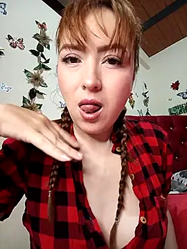 valery-lyma online show from November 19, 2025, 4:45 am