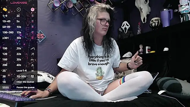 oddywithabody online show from November 10, 2025, 4:55 am