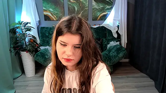 AnoraDark online show from November 5, 2025, 6:30 pm