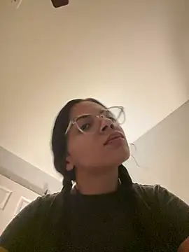 Snapshot of vixxnovalee chatting on February 12, 2026, 8:20 am vixxnovalee online show from February 12, 2026, 8:20 am