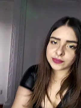 Nahomy cm online show from October 31, 2025, 8:21 pm