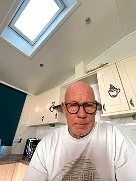 philefc online show from November 17, 2025, 10:21 am