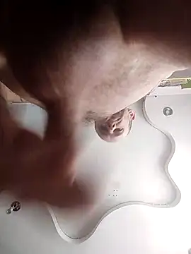 SmallButCrazy online show from April 16, 2026, 2:29 pm