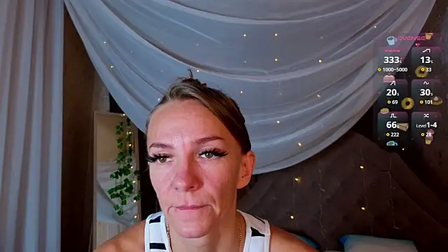 Jesica mooon online show from September 10, 2025, 1:27 am