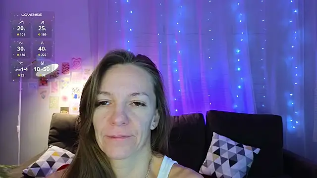 Jesica mooon online show from December 16, 2025, 1:32 am