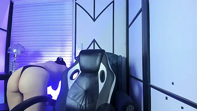 SamaraAnders  online show from November 13, 2025, 4:33 am