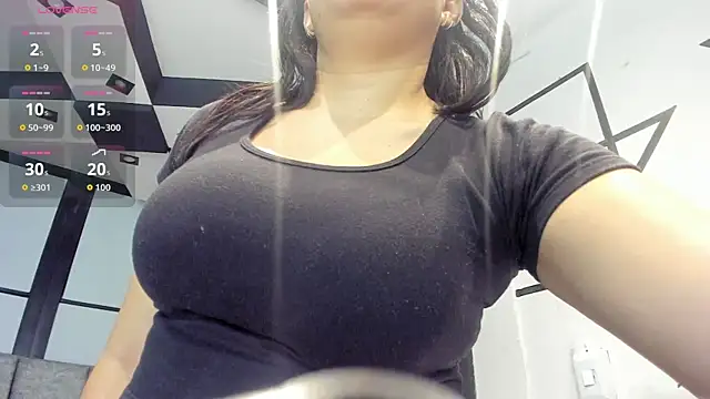 Snapshot of SamaraAnders_ chatting on March 3, 2026, 5:02 am SamaraAnders online show from March 3, 2026, 5:02 am