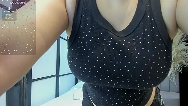 Snapshot of SamaraAnders_ chatting on March 17, 2026, 5:00 am SamaraAnders online show from March 17, 2026, 5:00 am