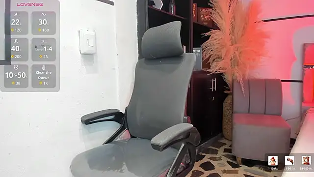 Snapshot of SamaraAnders_ chatting on March 21, 2026, 5:12 am SamaraAnders online show from March 21, 2026, 5:12 am