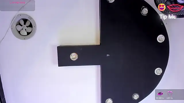 Snapshot of SamaraAnders_ chatting on March 31, 2026, 4:35 am SamaraAnders online show from March 31, 2026, 4:35 am