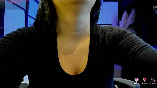 Snapshot of SamaraAnders_ chatting on April 7, 2026, 4:35 am SamaraAnders online show from April 7, 2026, 4:35 am