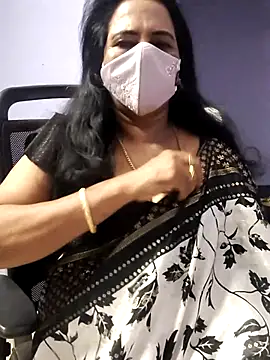 mallu-lover online show from November 17, 2025, 11:43 pm