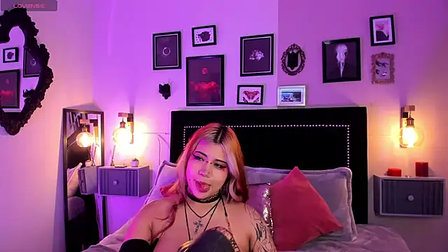 Snapshot of pinkk_deemon chatting on March 5, 2026, 12:56 pm pinkk deemon online show from March 5, 2026, 12:56 pm