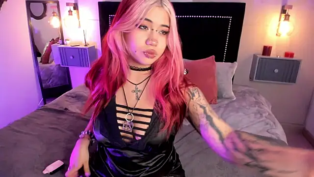 Snapshot of pinkk_deemon chatting on April 9, 2026, 1:27 pm pinkk deemon online show from April 9, 2026, 1:27 pm