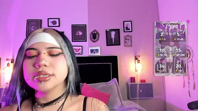 Snapshot of pinkk_deemon chatting on June 17, 2026, 1:23 pm pinkk deemon online show from June 17, 2026, 1:23 pm