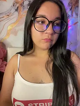 Snapshot of sara_roy04_ chatting on September 30, 2025, 3:44 am sara roy04  online show from September 30, 2025, 3:44 am