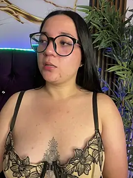 Snapshot of sara_roy04_ chatting on October 7, 2025, 3:36 am sara roy04  online show from October 7, 2025, 3:36 am