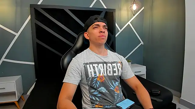 Eryonbradley online show from December 19, 2025, 4:52 am