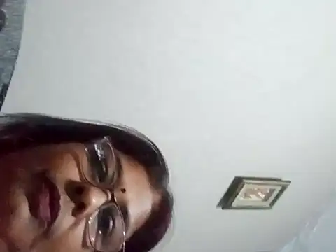 Snapshot of mileesha chatting on May 6, 2026, 6:35 pm mileesha online show from May 6, 2026, 6:35 pm