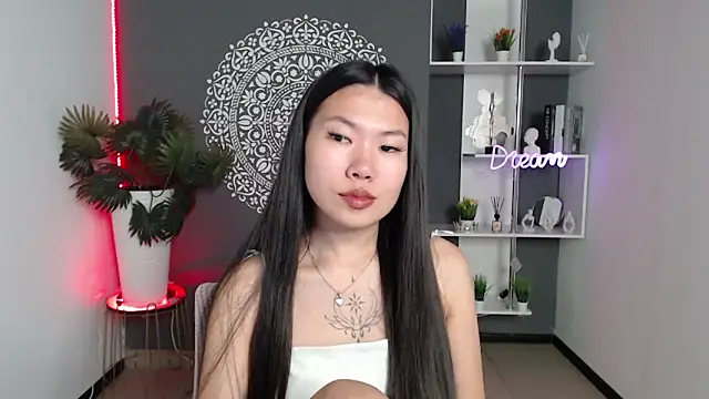 LunaPurrr online show from September 18, 2025, 10:23 pm