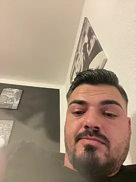 imooLoov online show from October 29, 2025, 4:31 pm