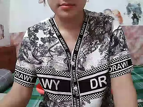 Linda-24 online show from May 13, 2026, 1:03 am