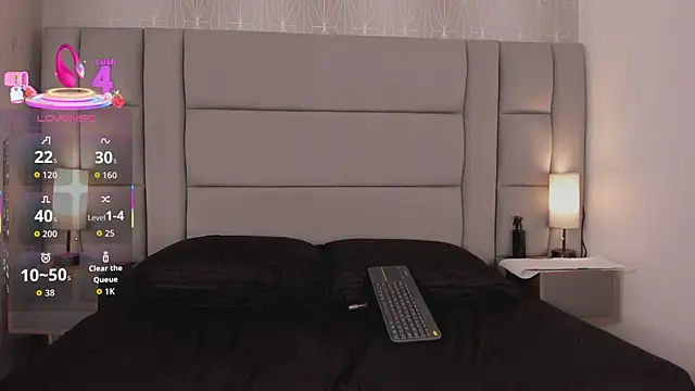 Mia-Medina online show from October 30, 2025, 8:09 pm