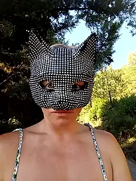 Snapshot of HotWife_VR chatting on June 18, 2026, 6:02 am HotWife VR online show from June 18, 2026, 6:02 am