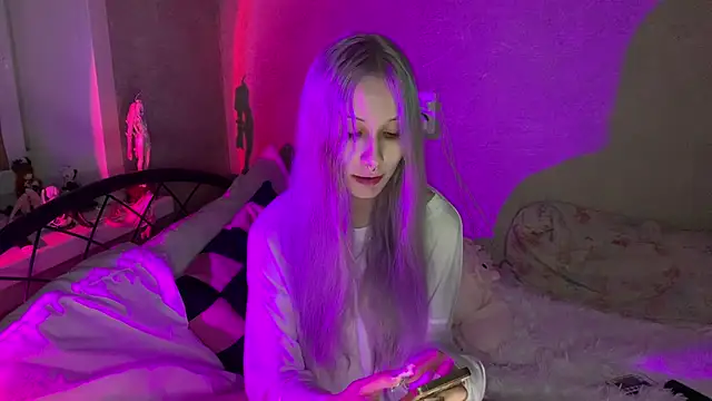 Elaincutee online show from September 11, 2025, 10:10 pm