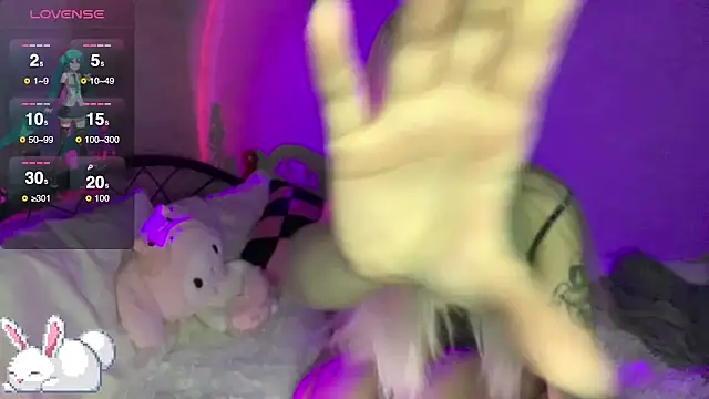 Elaincutee online show from September 24, 2025, 7:17 pm