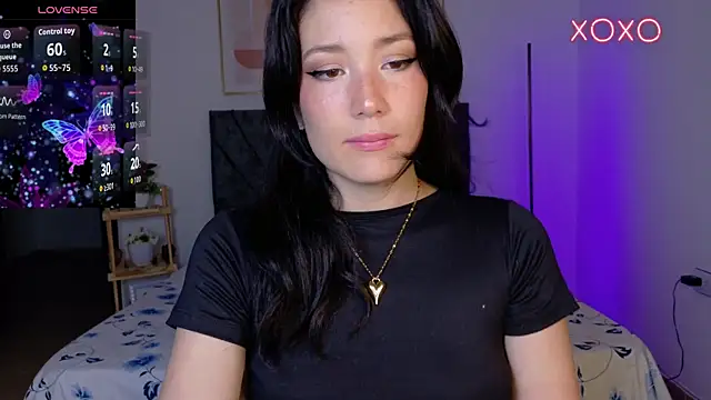 Eliih 01 online show from October 15, 2025, 2:33 am