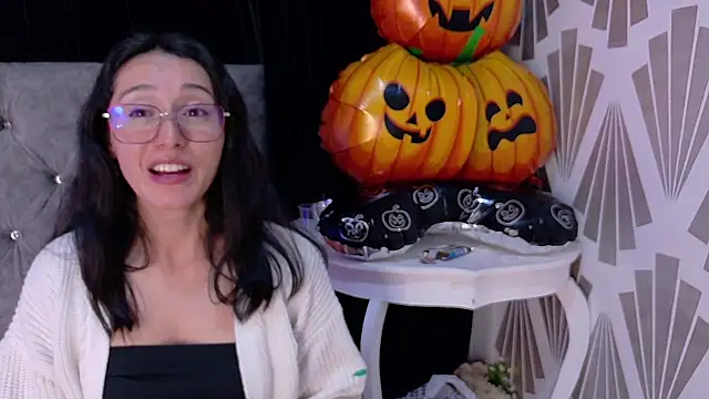 Ginevra esposito online show from October 31, 2025, 1:06 am