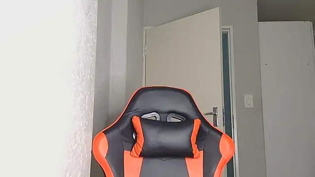 Ballenciaa online show from November 1, 2025, 7:05 pm