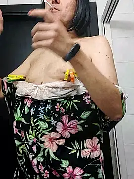 Emily de Carla online show from October 6, 2025, 6:49 pm