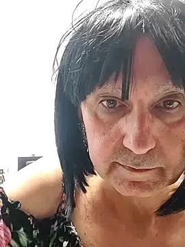 Emily de Carla online show from October 9, 2025, 2:37 pm