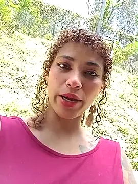 Vikyvoyeur online show from October 2, 2025, 4:58 pm