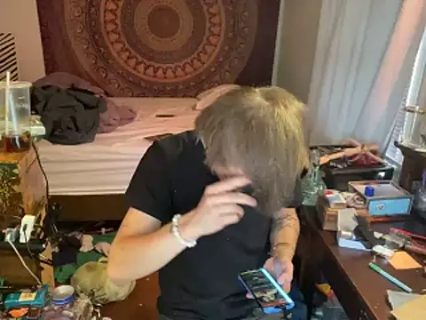 XanderOzzz online show from November 7, 2025, 2:06 pm