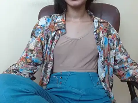 smallcuute online show from September 13, 2025, 9:14 pm