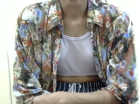 smallcuute online show from November 25, 2025, 8:36 am