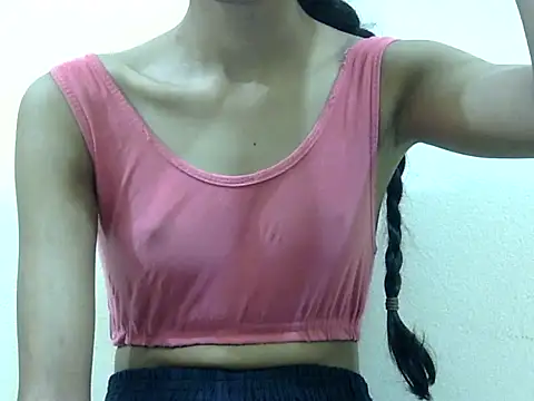 smallcuute online show from January 12, 2026, 6:02 pm