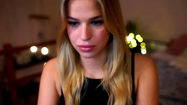 Snapshot of Emilyvanroessel chatting on September 26, 2025, 1:15 pm Emilyvanroessel online show from September 26, 2025, 1:15 pm