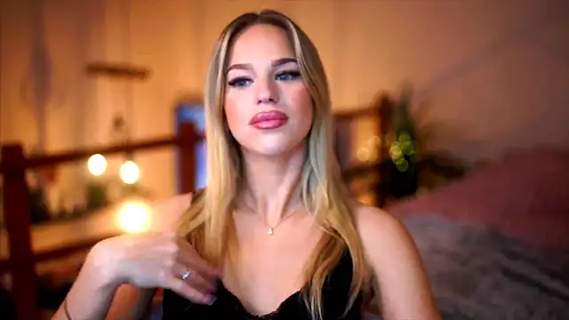 Snapshot of Emilyvanroessel chatting on November 6, 2025, 5:14 pm Emilyvanroessel online show from November 6, 2025, 5:14 pm